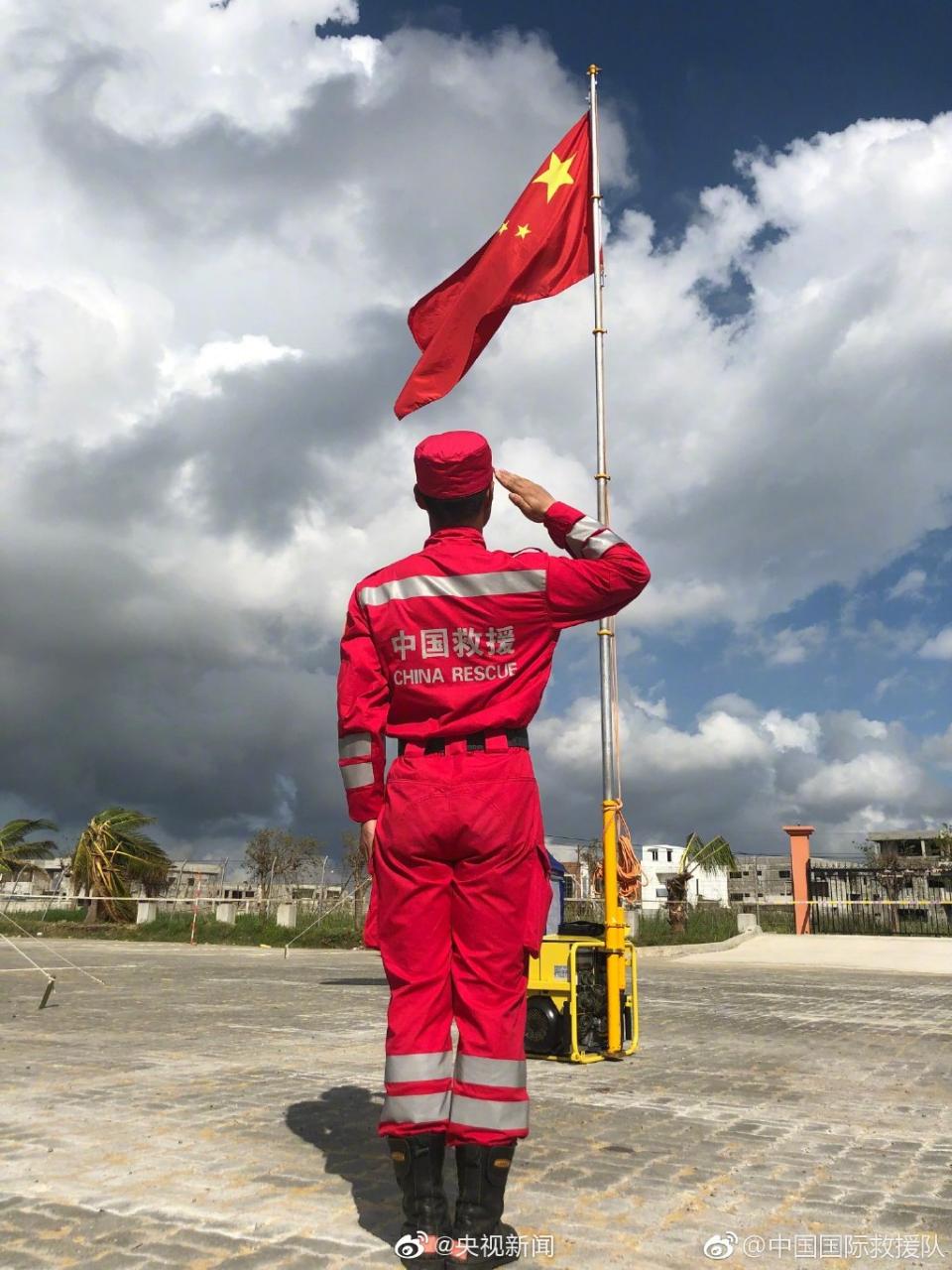 央视新闻:#那年今日#【今天,为@中国国际救援队 转发!