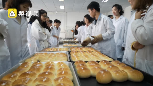 人民日报：【吃货都想去的专业！食品系学生上课做美食：不愁没-图3