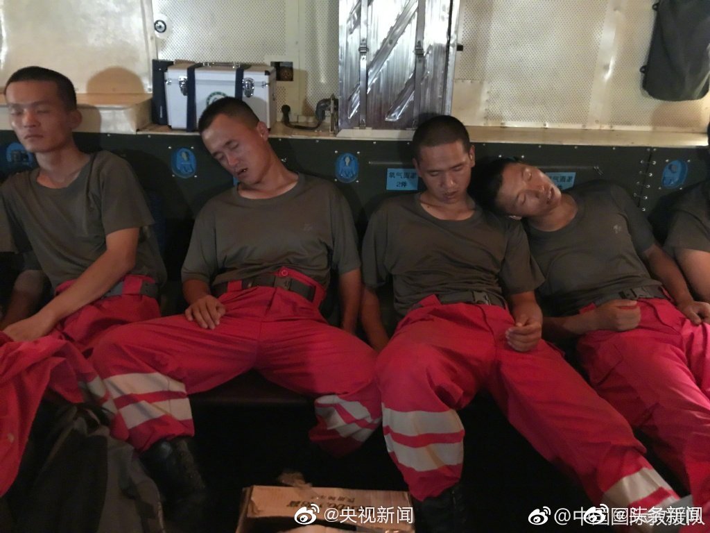 头条新闻：【@中国国际救援队 ，生日快乐！网友回复徐研-图8