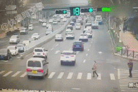 中国警方在线：闯红灯这件事，闯好了比别人快一秒，闯不好比别人快-图1