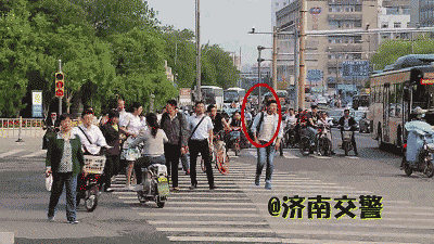 中国警方在线：闯红灯这件事，闯好了比别人快一秒，闯不好比别人快-图8