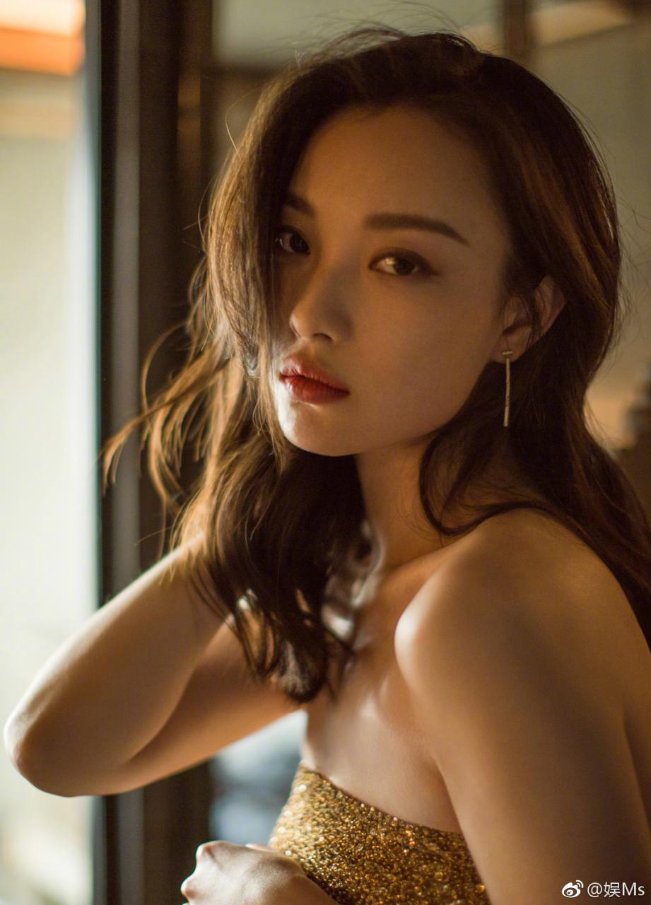 娱Ms：#倪妮金色闪光裙#真仙女啊！我的天啊，我存图了✨-图5