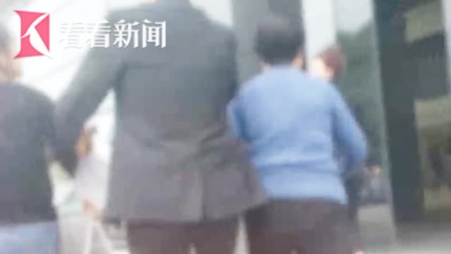 ***：【路虎4S店加收近3万附加费 女子讨说法遭销售追-图2